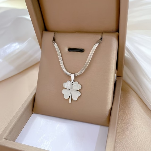 Elegantna ogrlica s štiriperesno deteljico, 2 barvi