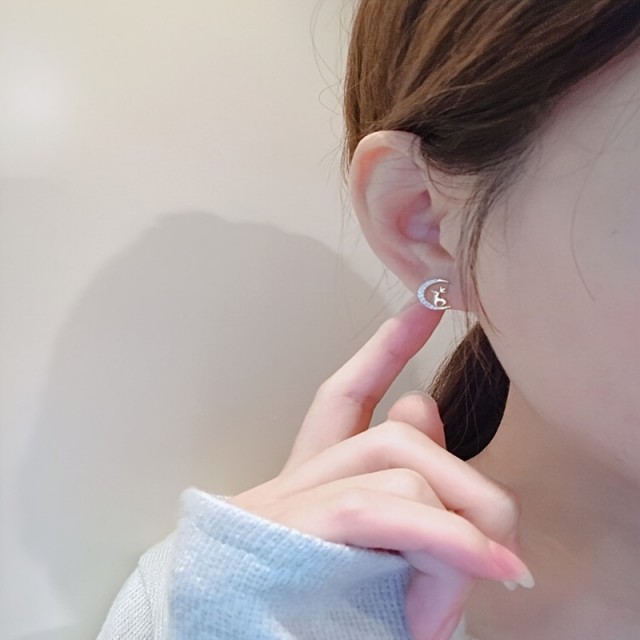 Prisrčni mini uhančki z jelenčkom