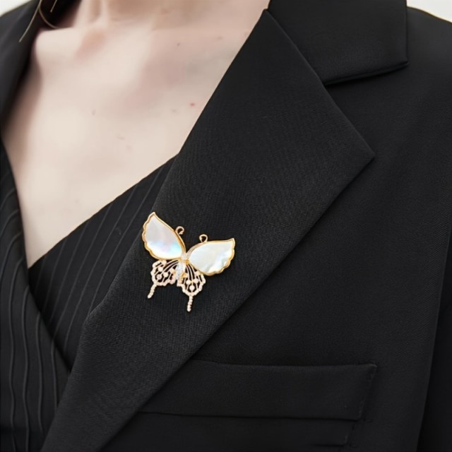 Elegantna vintage broška z metuljem