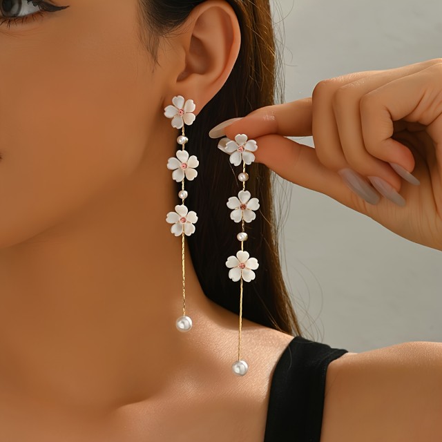 Elegantni dolgi uhani z rožicami in biseri