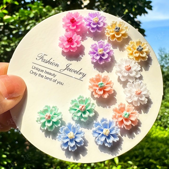 Komplet 7 parov uhanov s pisanimi rožicami