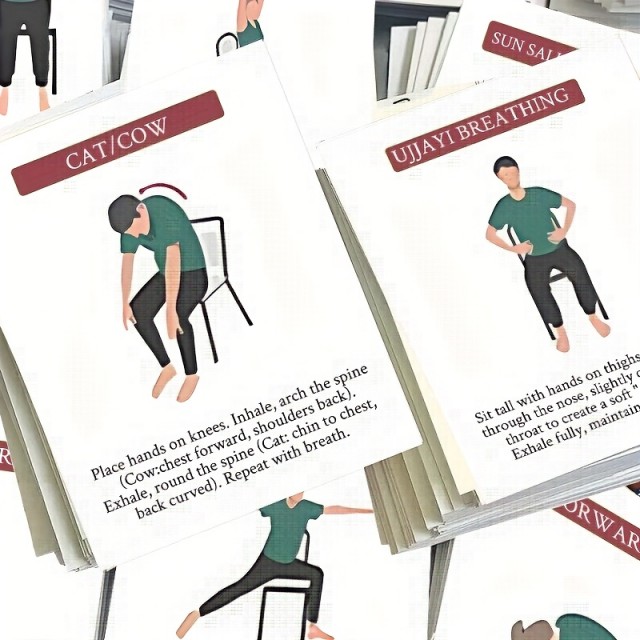 Set kart z navodili za jogo na stolu