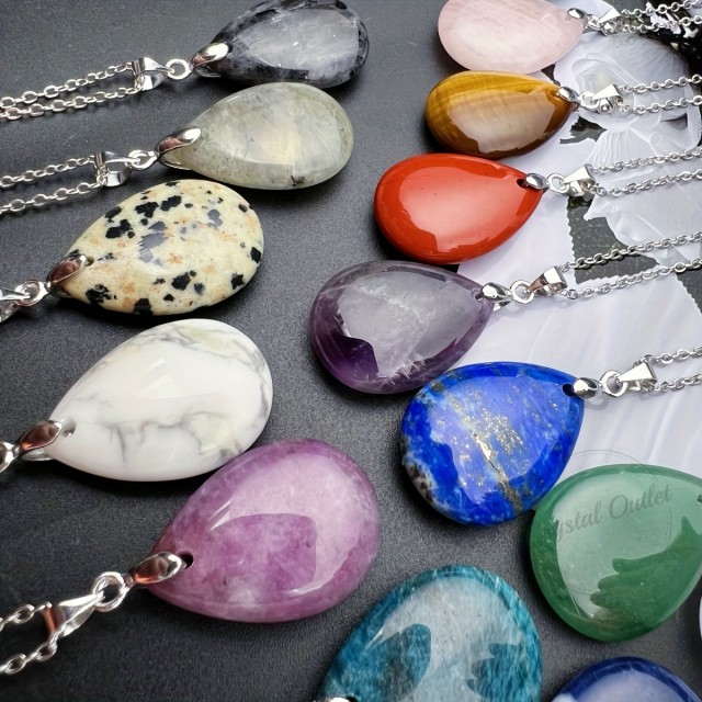 Ogrlica z obeskom iz naravnega kamna v obliki kapljice