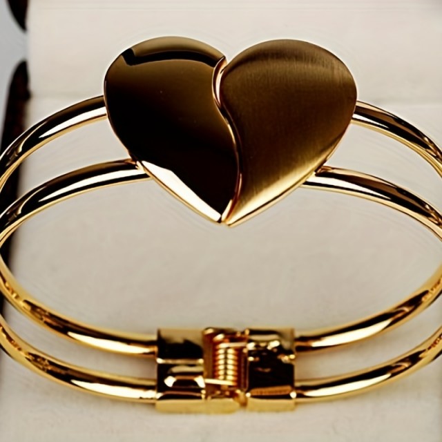 Šik zapestnica v zlati barvi s srcem