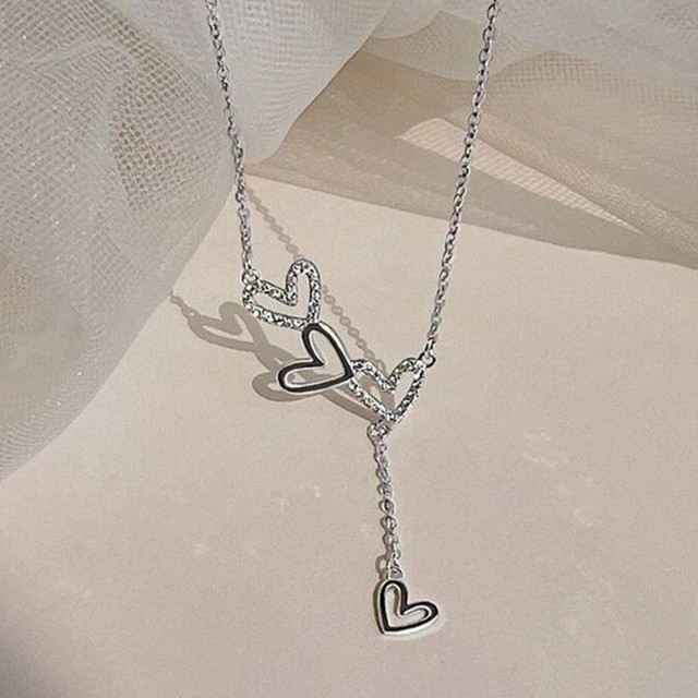 Prelepa elegantna verižica s štirimi srci