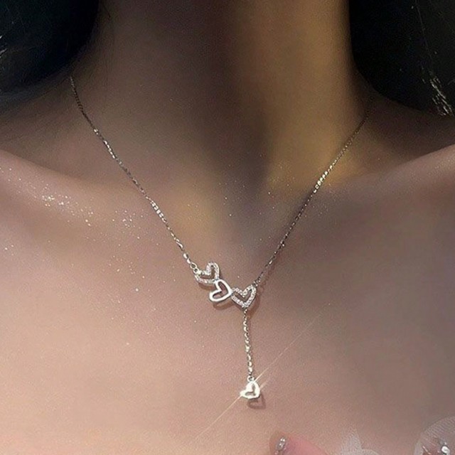 Prelepa elegantna verižica s štirimi srci
