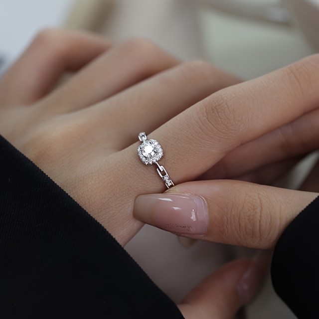 Ženski nastavljiv prstan s cirkonom