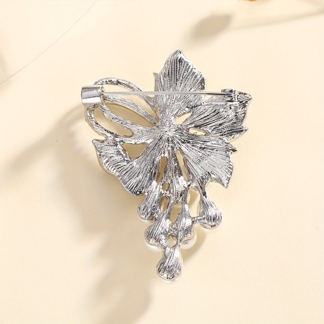 Razkošna cvetlična broška z okrasnimi kamni 