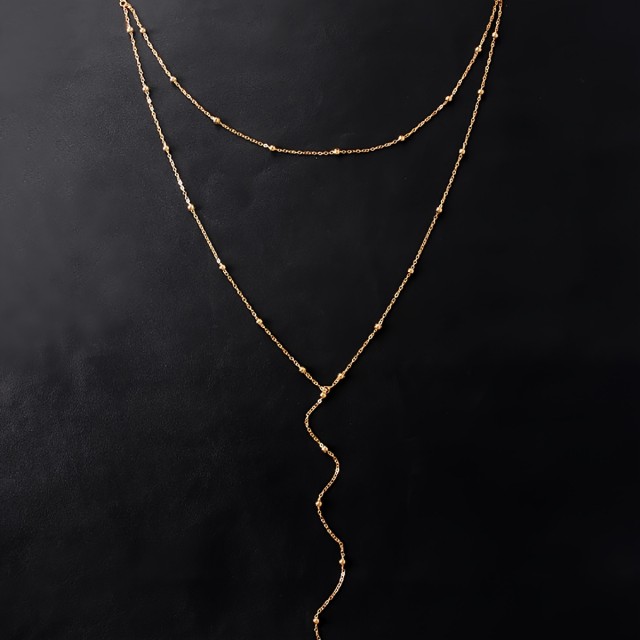 Daljša verižica v zlati barvi boemski videz