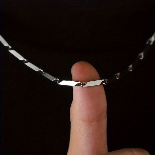 Minimalistična moška verižica – geometrijski dizajn