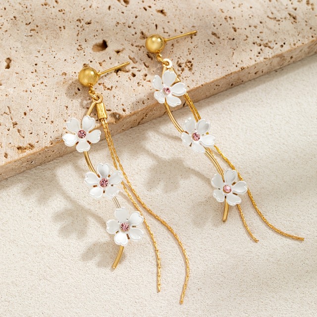 Elegantni viseči uhani z rožicami