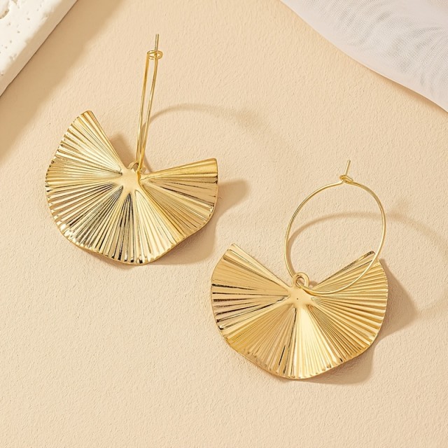 Elegantni boho uhani v zlati barvi