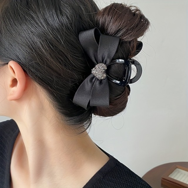 Prikupna sponka za lase s pentljico in srcem