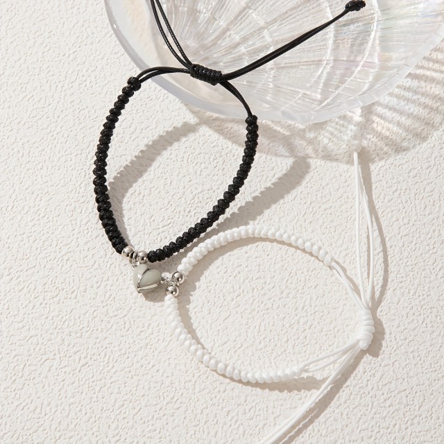 Komplet 2 zapestnic z magnetkom svetijo v temi