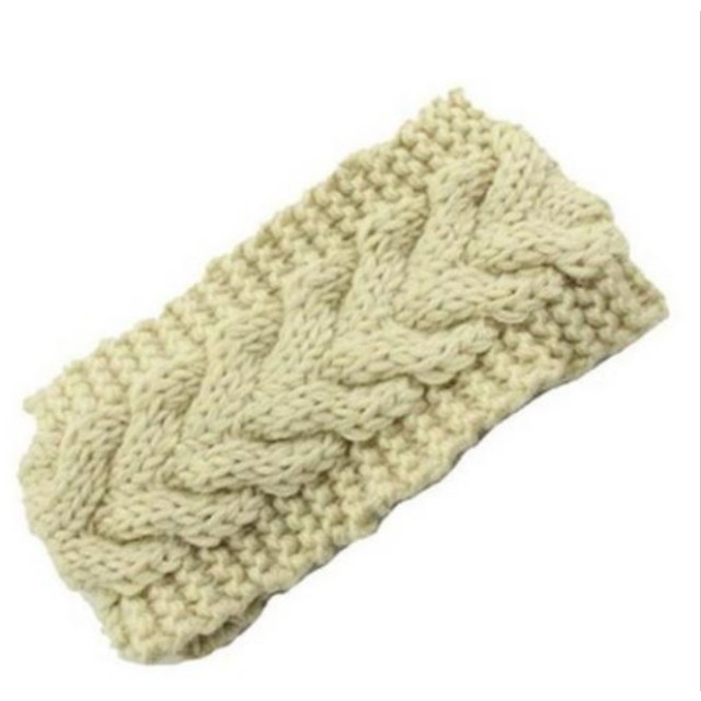 Udoben pleten trak za glavo bež barve