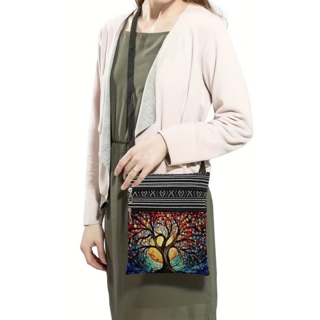 Majhna boho torbica s potiskom drevesa 