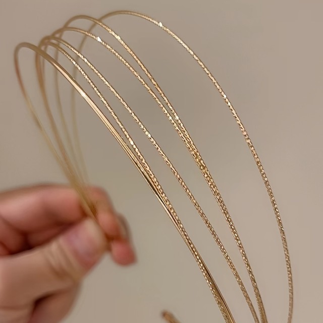 Trendni kovinski obroč v zlati barvi