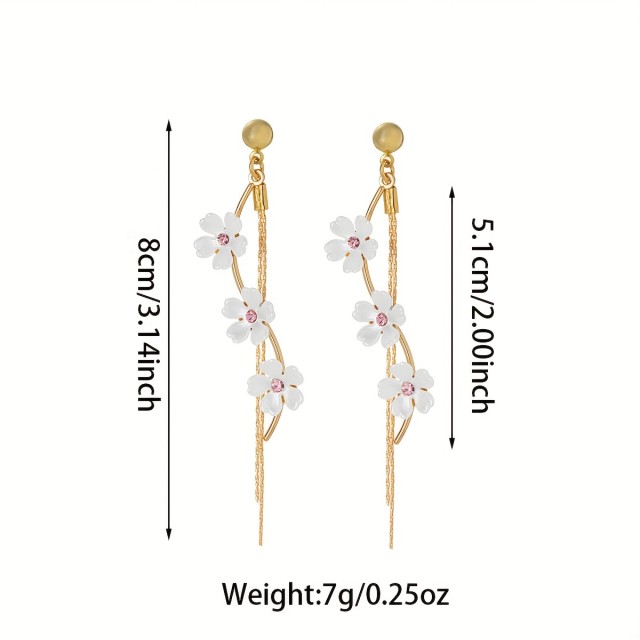 Elegantni viseči uhani z rožicami