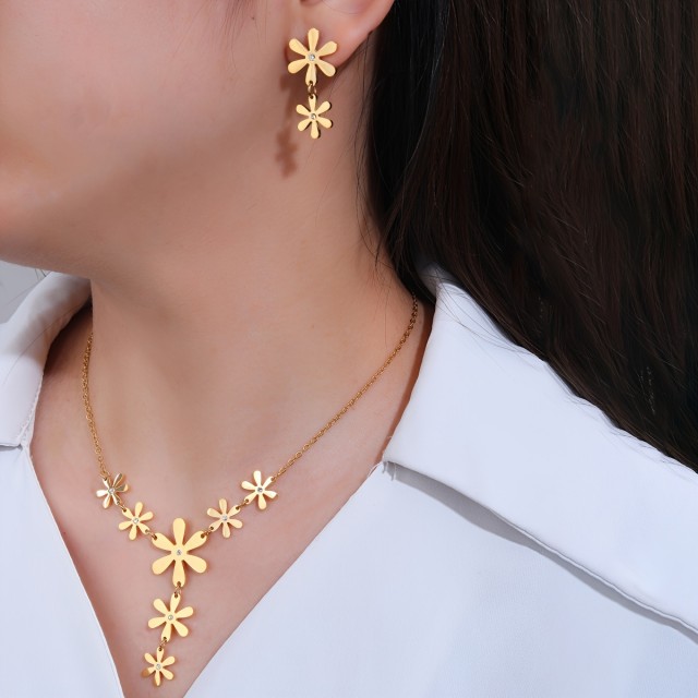 2-delni ženski komplet v zlati barvi z rožami