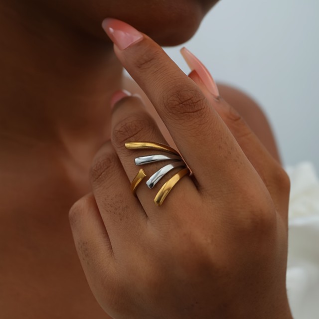 Ženski modni prstan v dveh tonih srebrn in zlat