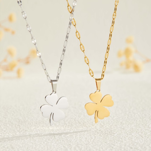 Personalizirana ogrlica s štiriperesno deteljico in gravuro po želji