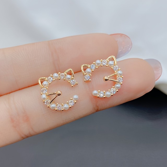 Prikupni uhani v obliki mačje glave