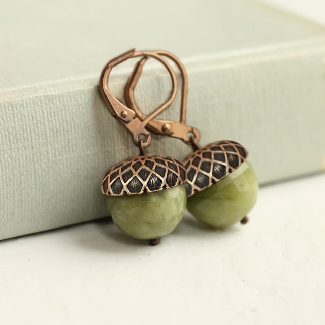 Uhani z imitacijo želodov