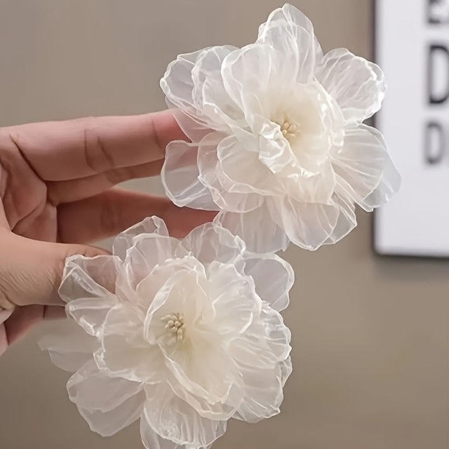 Komplet 2 belih cvetličnih sponkic za lase