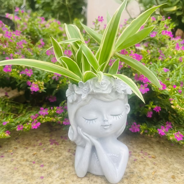 Cvetlični lonček PRIKUPNA DEKLICA