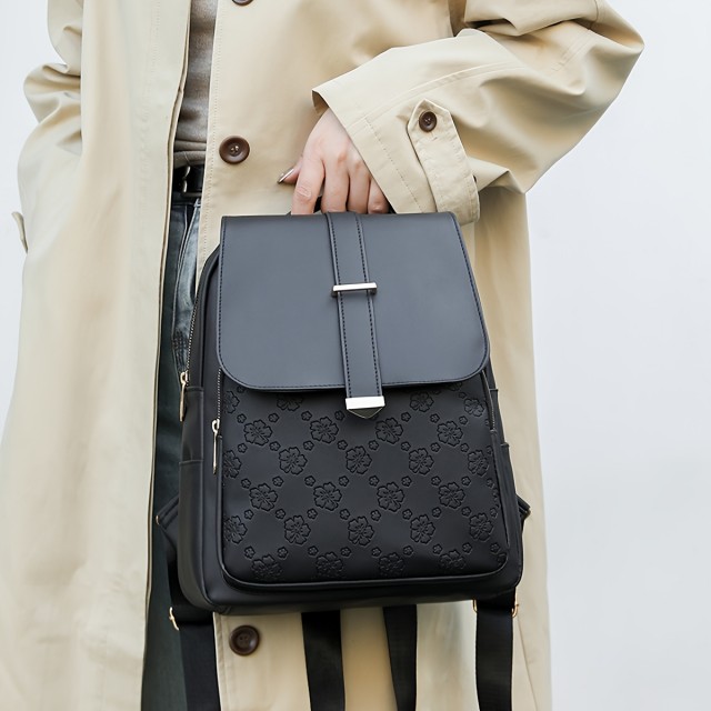 Eleganten ženski nahrbtnik z zlatimi detajli