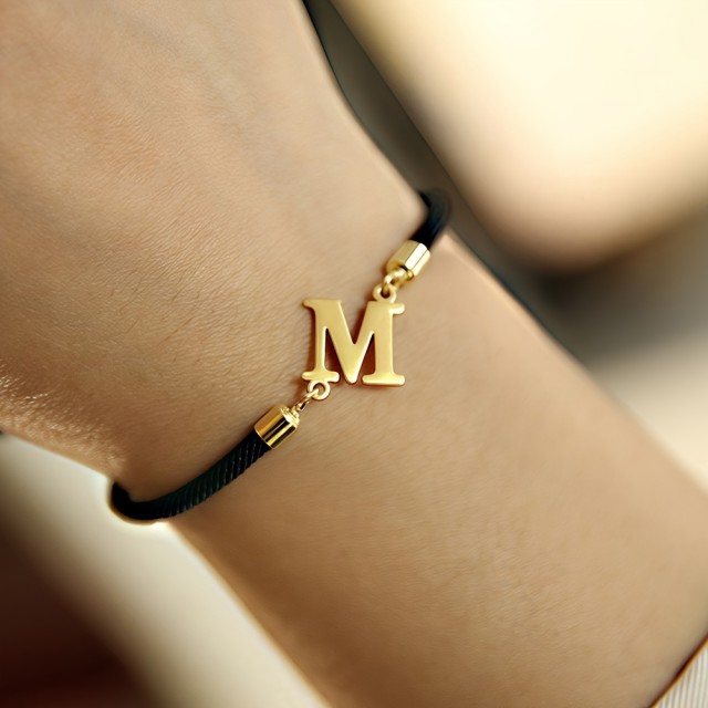 Nastavljiva zapestnica z zlato inicialko