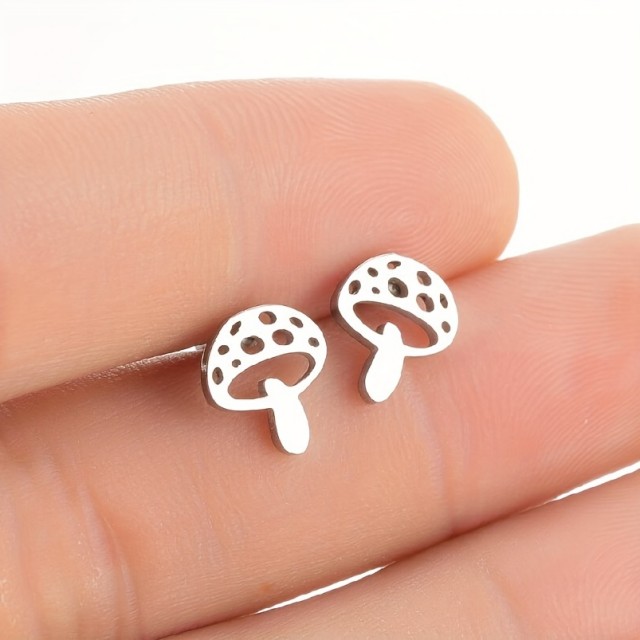Nerjaveči uhani v srebrni barvi z motivom mušnice