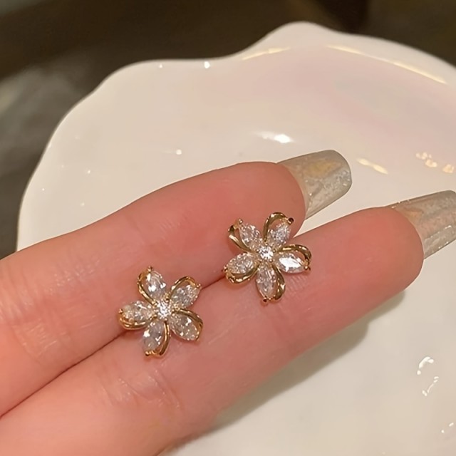 Manjši elegantni uhani rožice 3 barve