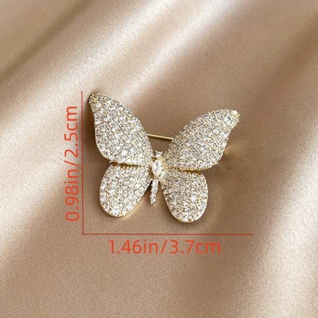 Elegantna zlata broška z metuljčkom