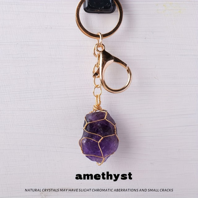 Obesek za ključe z ametistom – kristal zaščite in intuicije