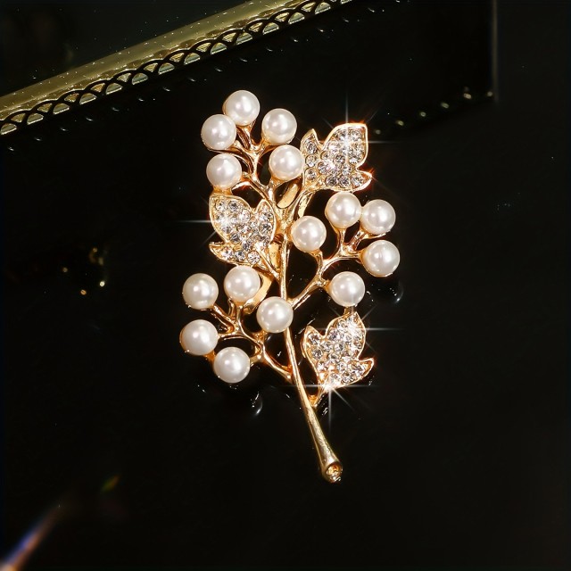 Elegantna broška s perlami v obliki lista