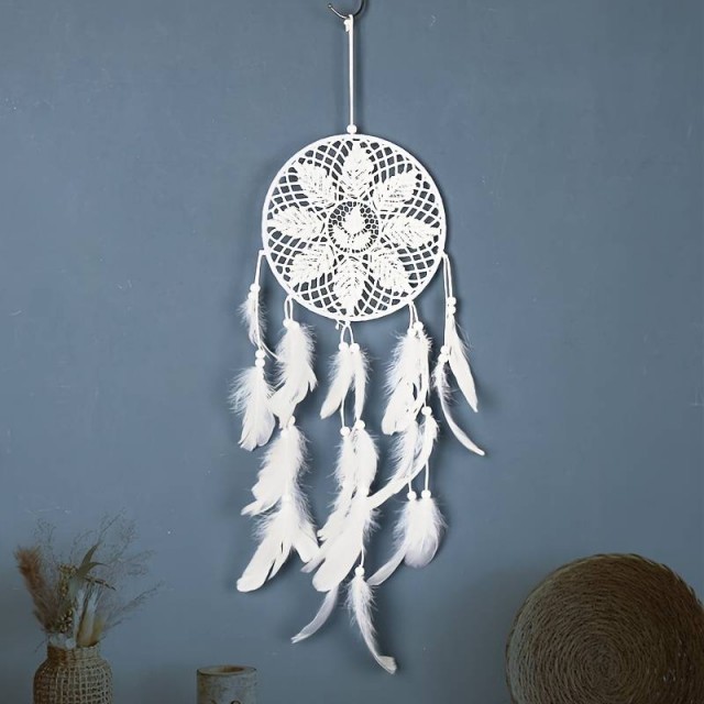 Romantični beli lovilec sanj za stensko obešanje