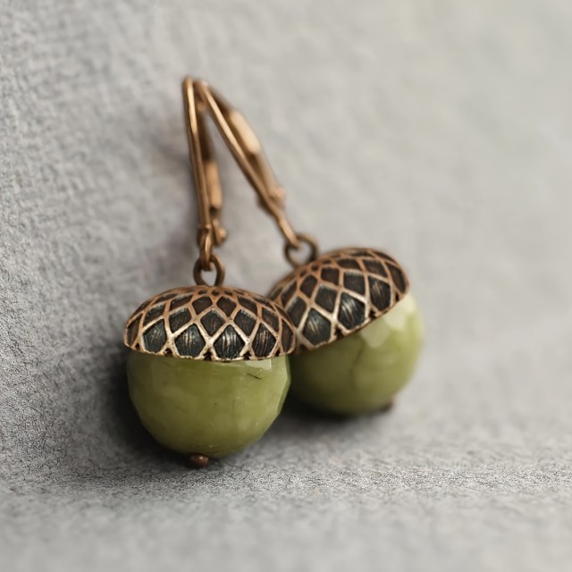 Uhani z imitacijo želodov