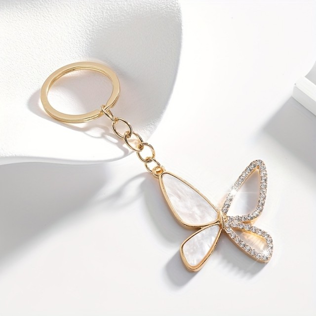 Elegantni obesek za ključe v zlati barvi z metuljem