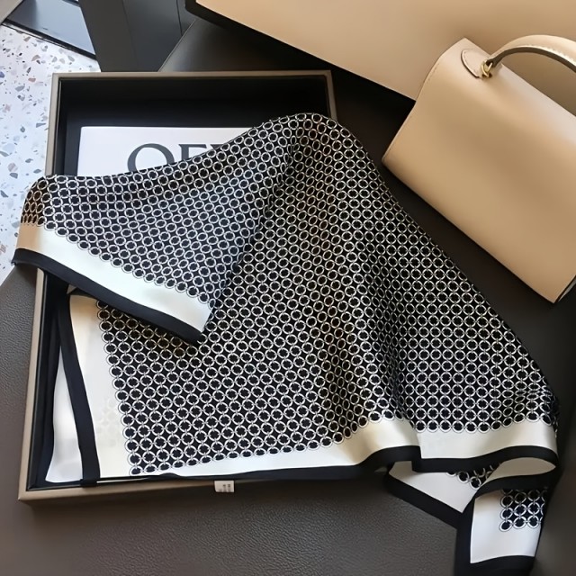 Elegantna kvadratna satenasta ruta za ženske