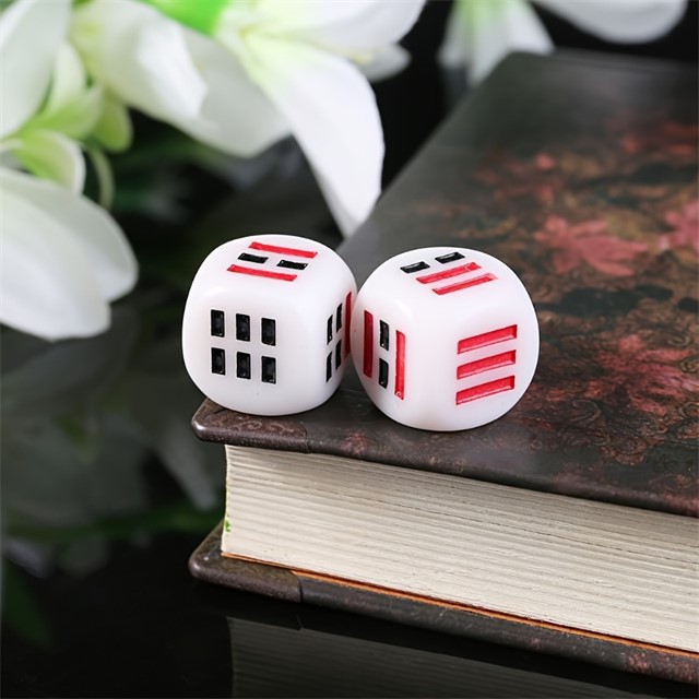 Komplet 2 kock I Ching za vedeževanje