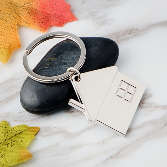 Obesek za ključe s hiško (možnost gravure) 