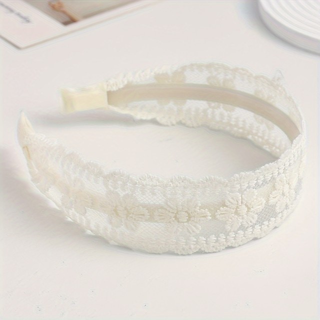 Bel čipkast obroč za lase s cvetlicami