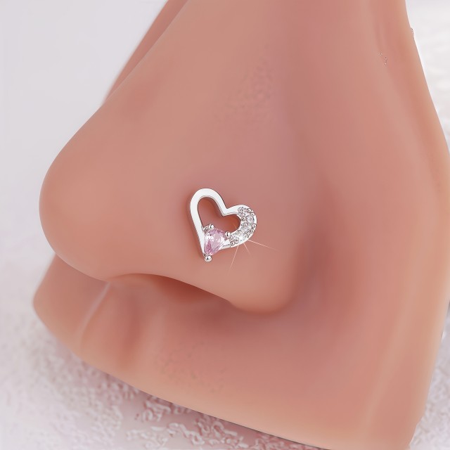 Piercing za nos srebrne barve srce