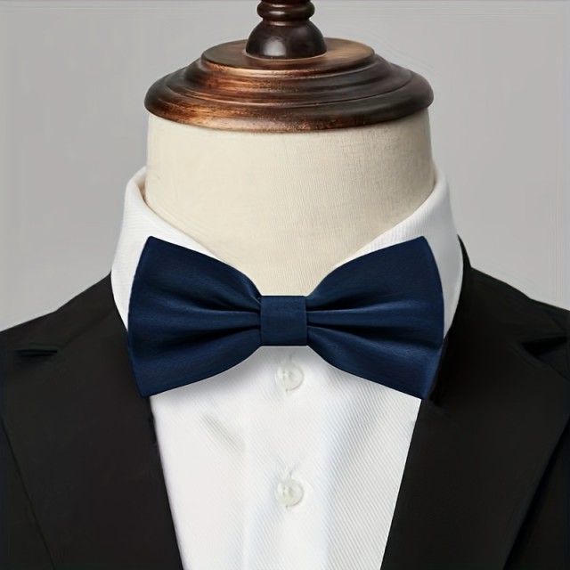 Moški metuljček v temno modri barvi