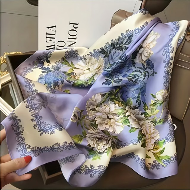 Elegantna ženska ruta v nežni vijola barvi z rožami