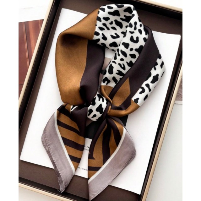 Elegantna kvadratna ruta z živalskim potiskom in rjavimi odtenki