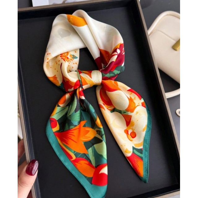 Elegantna ženska rutka s pisanim potiskom 