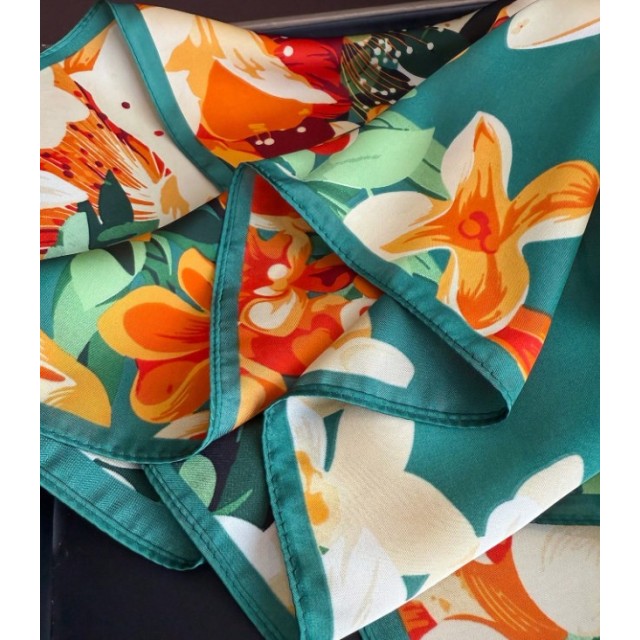 Elegantna ženska rutka s pisanim potiskom 