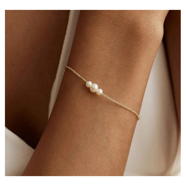 Zapestnica v elegantnem stilu s tremi perlicami